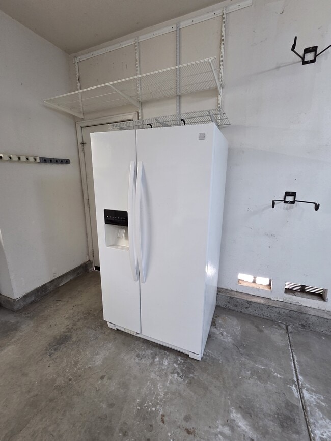 Building Photo - 10754 Westonhill Dr