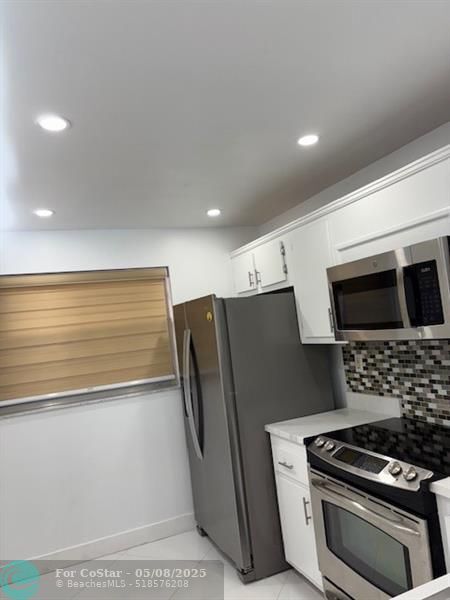 Building Photo - 1811 Sabal Palm Dr