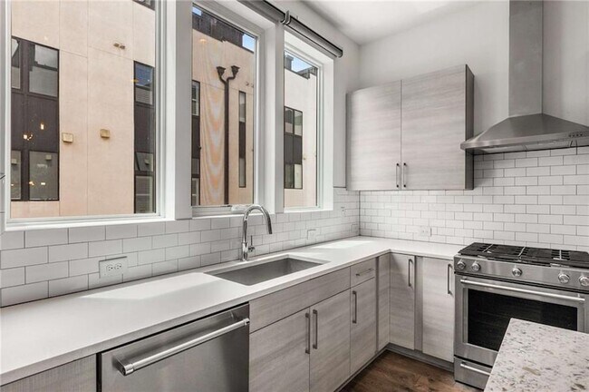 Building Photo - 1225 Chelsea Cir NW