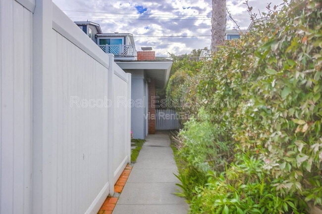 Building Photo - 8019 Paseo Del Ocaso