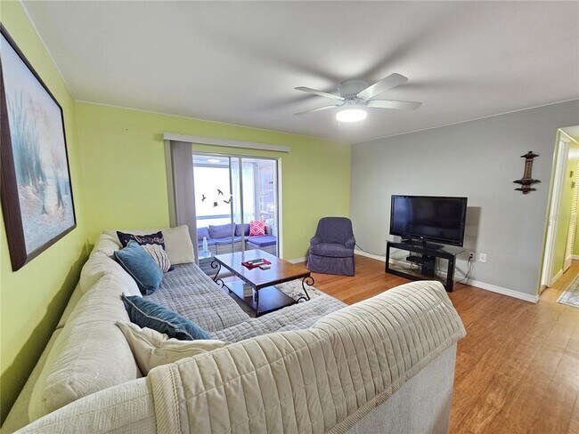 Building Photo - 5896 Palm Ln