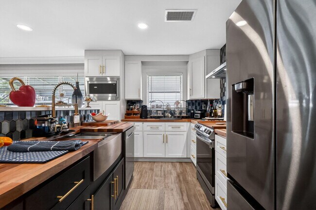 Building Photo - 212 High Point Blvd