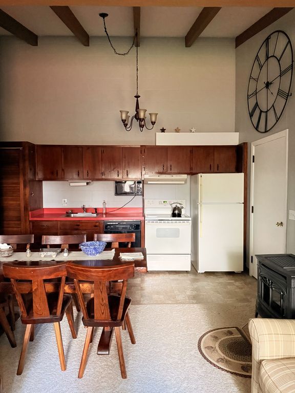 Building Photo - 814 Ski Tow Rd