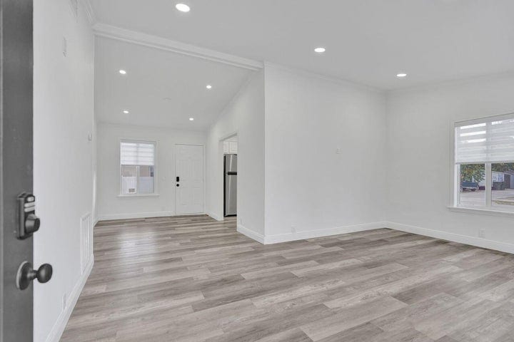 Building Photo - 229 SW 1st Ave