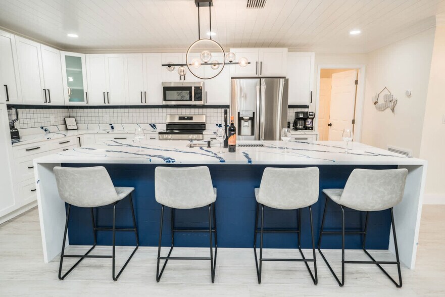 Building Photo - 6518 Solitaire Palm Way