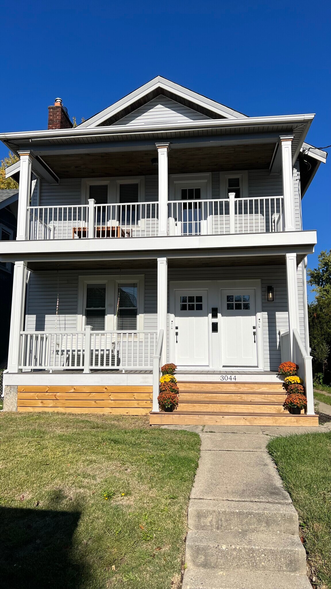 Front Porch w/ Swing - 3044 Minot Ave