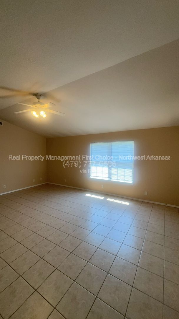 Building Photo - 790 Appleridge Dr