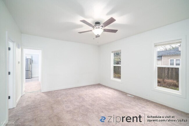 Building Photo - 2 br, 1 bath House - 828 Southeast Cedar S...