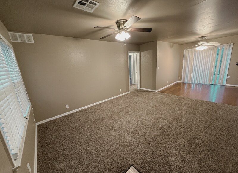 Building Photo - 1205 E Rose Dr