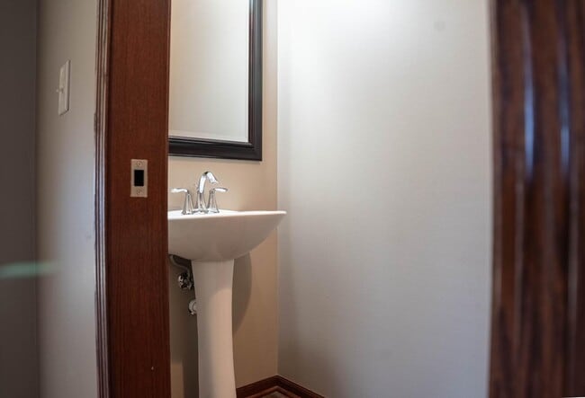 Building Photo - 1139 SW 6th St