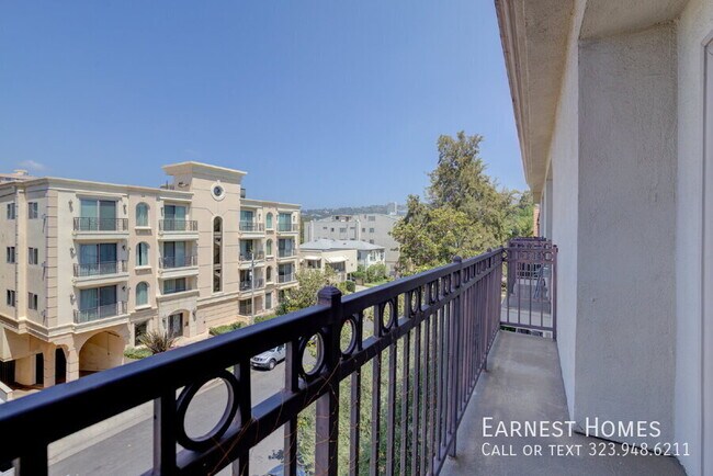 Building Photo - 141 S Clark Dr