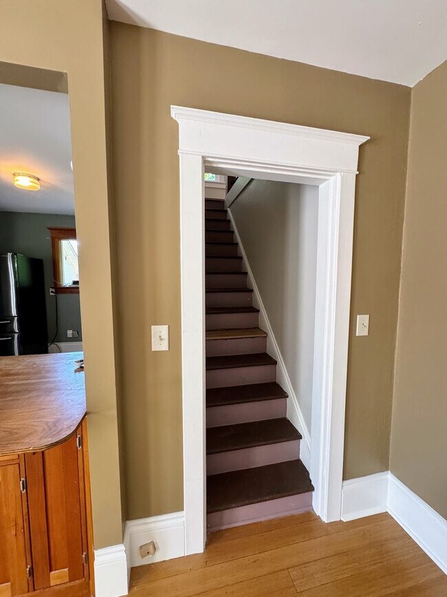Building Photo - Beautiful 4+ Bed, 3 Bath Crafstman Home with Fenced Yard near St. Johns