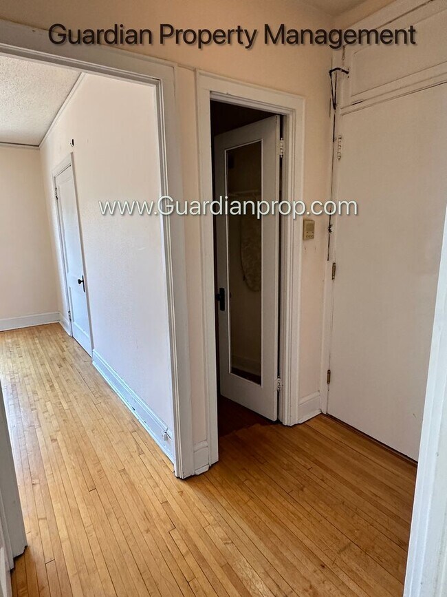 Building Photo - Studio Lakes Uptown Apartment, Top Floor C...