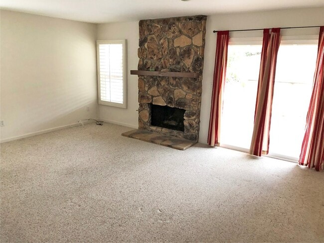 Building Photo - Beautiful Bonita Home, 4 Bedrooms, 2.5 Baths, 3 Car Garage, Pool!