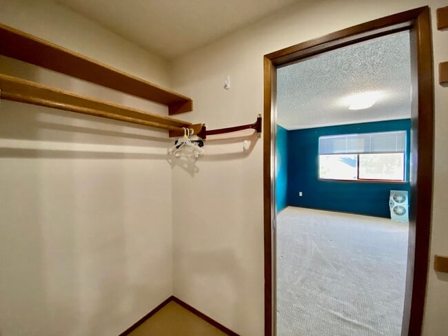 Building Photo - 674