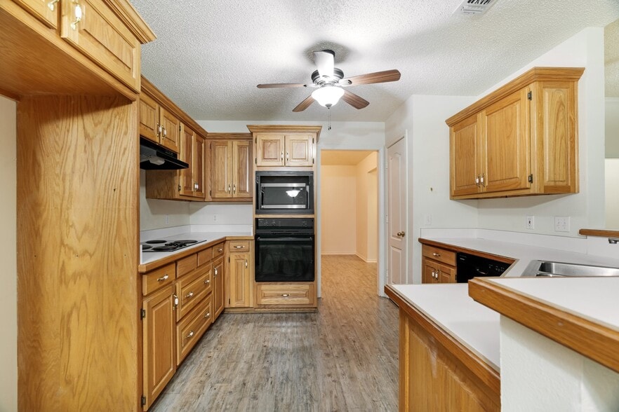 Building Photo - 4115 Primrose Ln