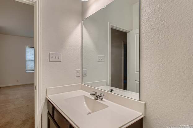 Building Photo - 4950 Hallies Gdn