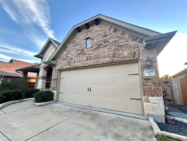 Building Photo - 22209 Cross Timbers Bnd