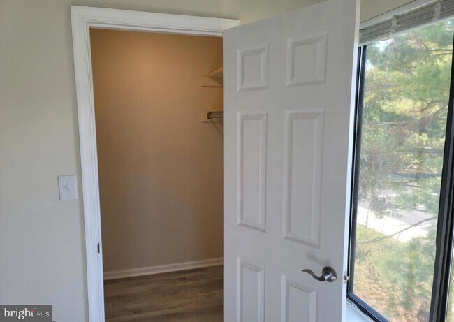 Building Photo - 9565 Battery Heights Blvd