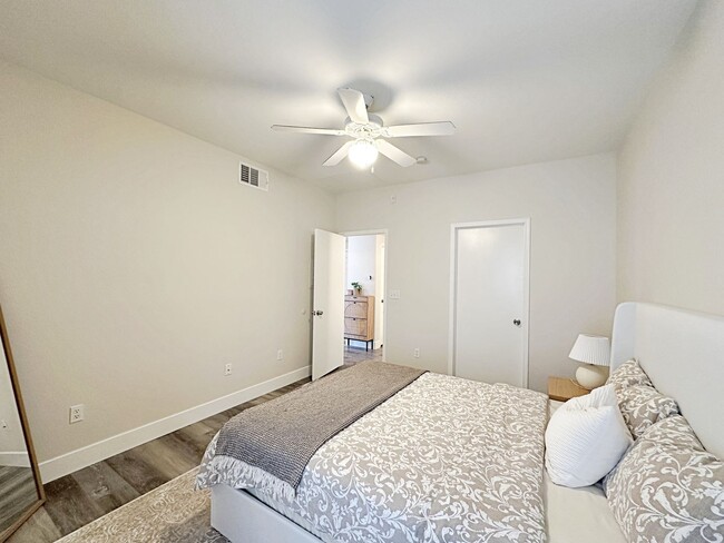 Building Photo - FULLY FURNISHED 1 BED 1 BATH CONDO GATED C...