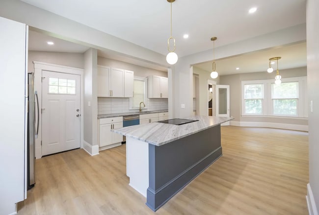 Building Photo - 1496 E 107th St