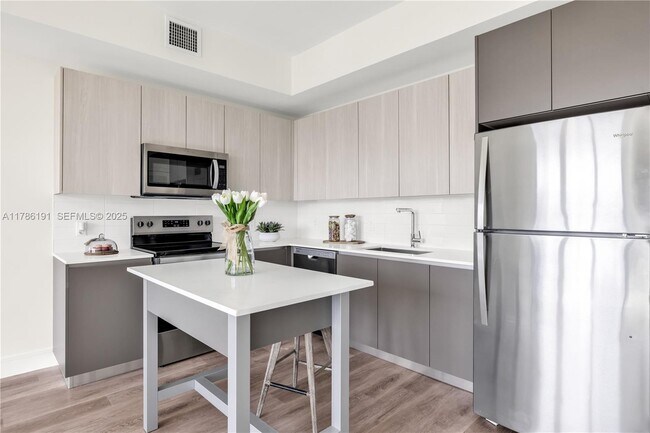 Building Photo - 3701 N Dixie Hwy