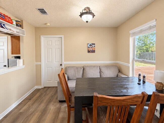 Building Photo - 3022 Blue Pine Ln