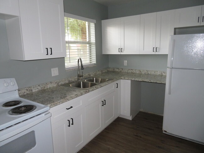 Building Photo - 135 Lake Carol Dr