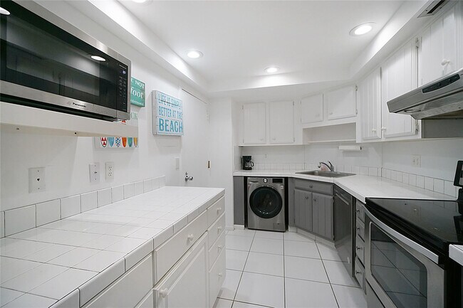 Building Photo - 2400 Presidential Way