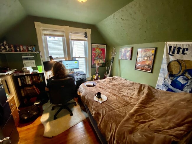 Building Photo - SPACIOUS 4BD House near U of M & Dinky Town! Avail. 9/1/26!