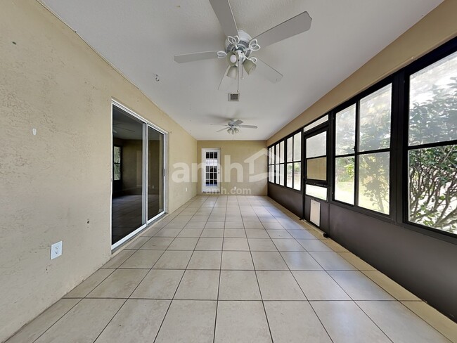 Building Photo - 220 Bryan Oak Avenue