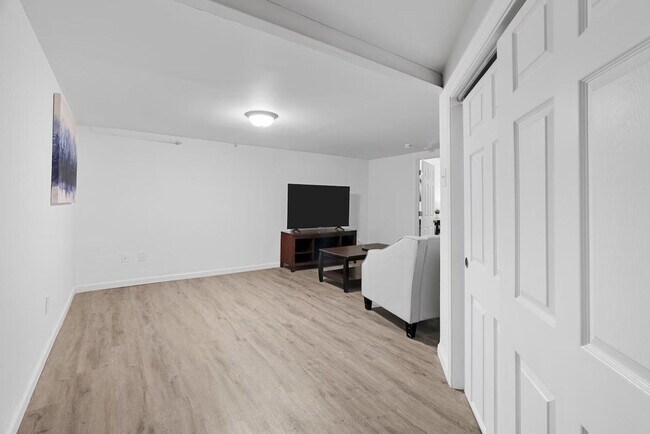 Building Photo - 6444 Wade Ave