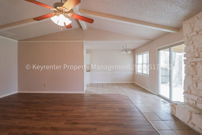 Building Photo - Beautifully Updated Home in Prime East Tulsa Location