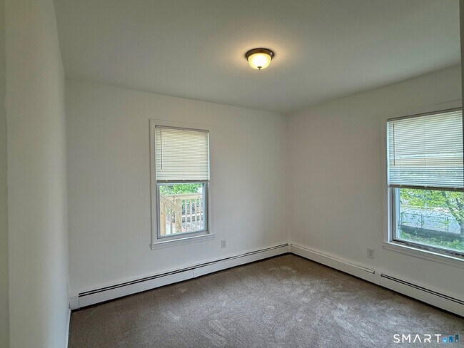 Building Photo - 153 Hollister Ave