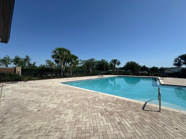 Building Photo - 172 Primrose Dr