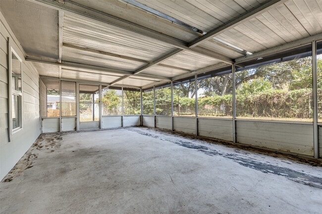 Building Photo - 200 Pine St