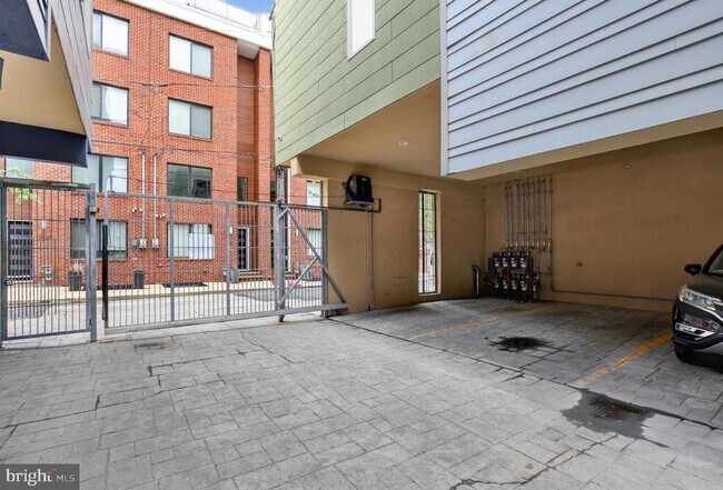 Building Photo - 1535 N Philip St