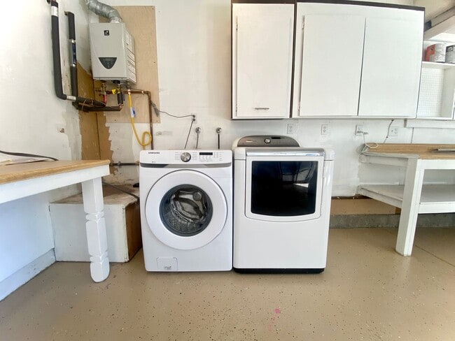 Building Photo - Elegant Fremont Weibel Home with Fruit-Fil...