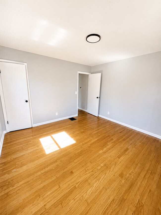 Building Photo - 569 S James Rd