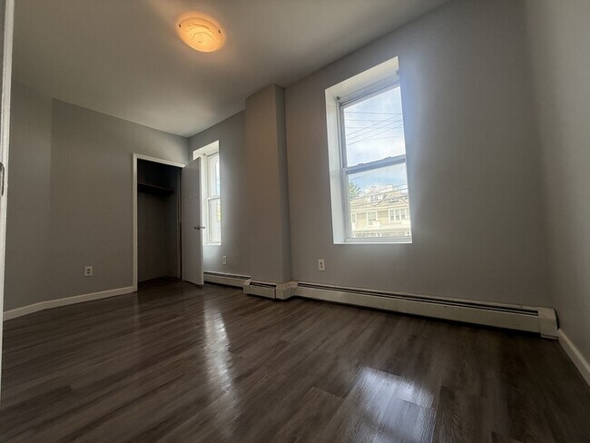 Building Photo - 300 Morton Ave
