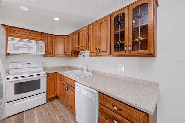Building Photo - 7100 Sunset Way