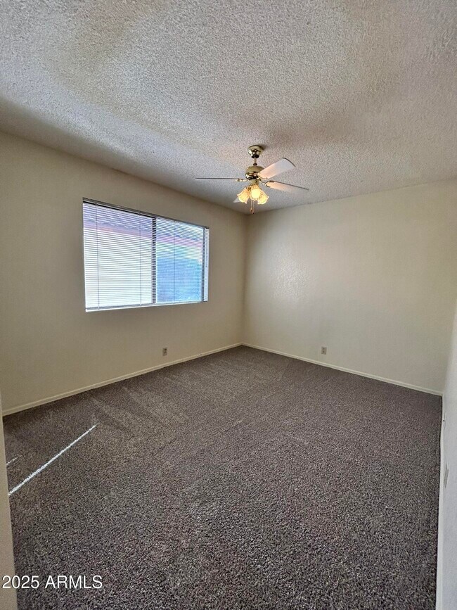 Building Photo - 85 S Crestview St
