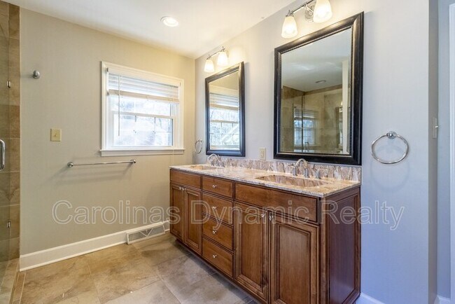 Building Photo - 6618 Castlegate Dr