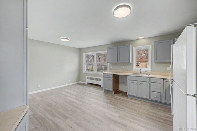 Building Photo - 2585 State Rte 55