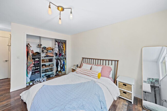 Building Photo - Recently Updated 2BA, 1.5BA Condo with Fen...