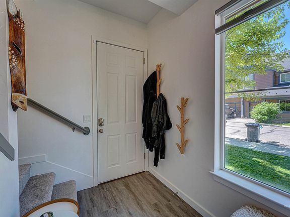 Building Photo - This modern Copper Ranch condo was fabulou...