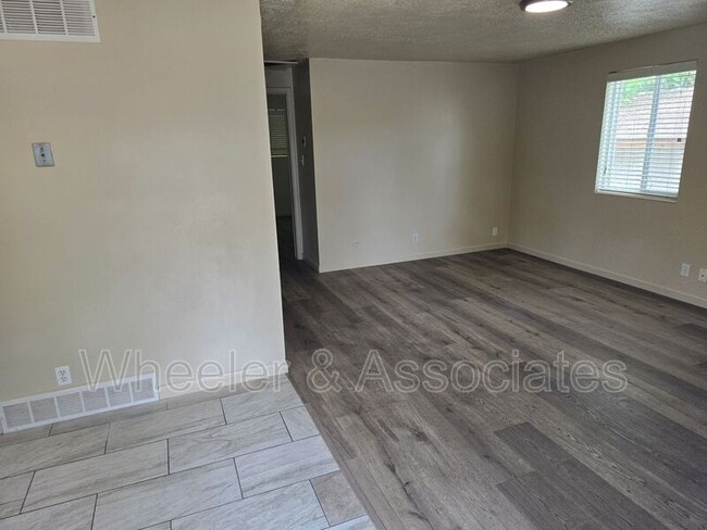Building Photo - 3070 Eccles Ave