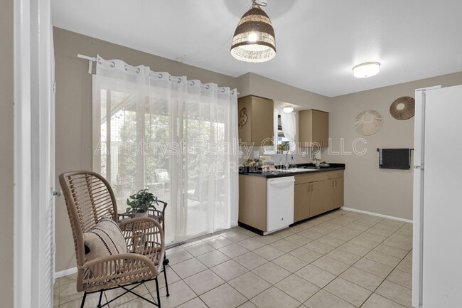 Building Photo - 10547 W Coggins Dr