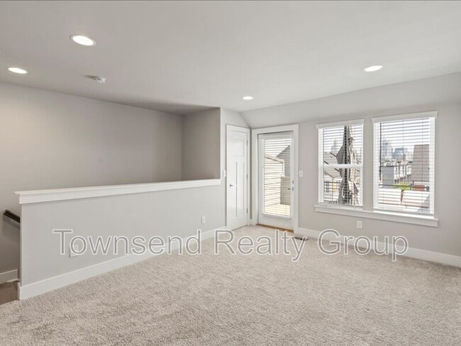 Building Photo - 2122 Bryant Park Dr