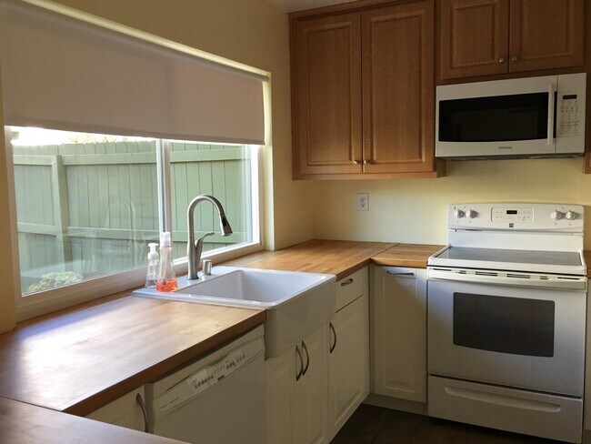 Building Photo - Four Bedroom Two Story Townhome in La Mesa!!!